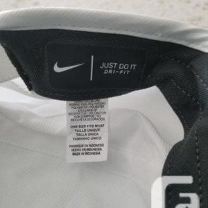 Nike Accessories - NEW Nike Women’s Big Bill Golf Cap Sun hat White Nike Accessories - NEW Nike Women’s Big Bill Golf Cap Sun hat White